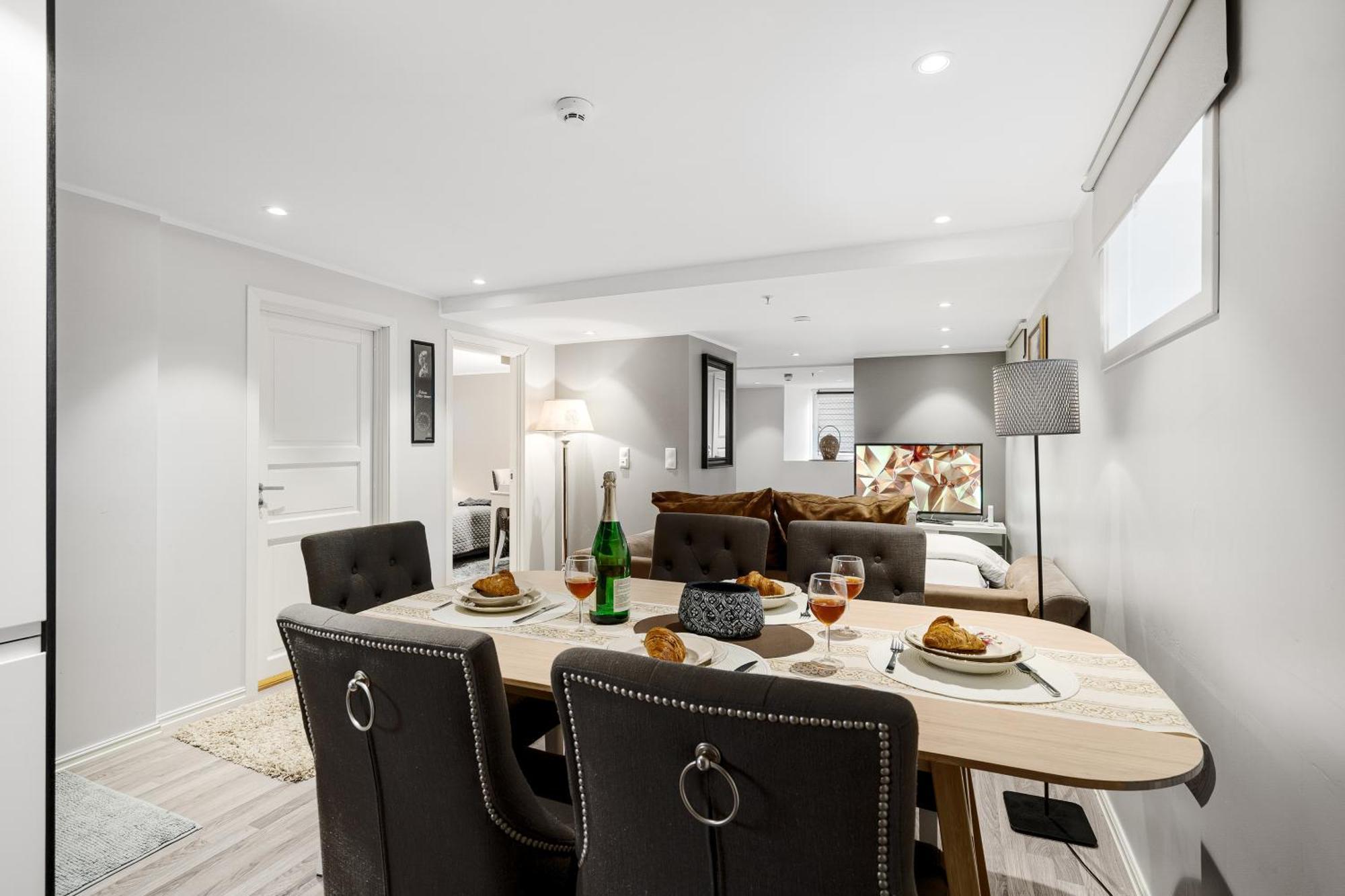 Solsiden Modern Stay: King Beds, Private Entry Trondheim Exterior photo