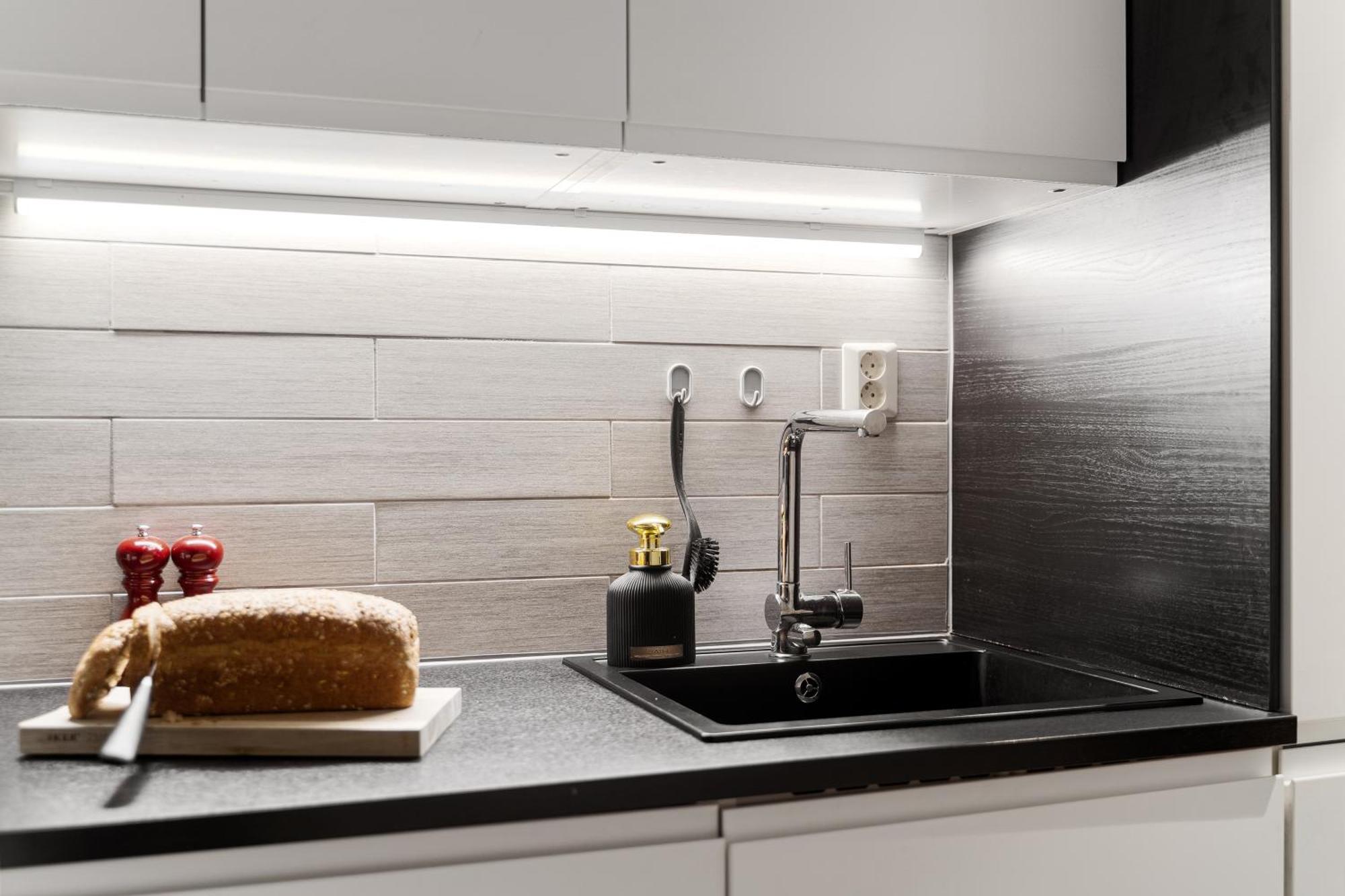 Solsiden Modern Stay: King Beds, Private Entry Trondheim Exterior photo