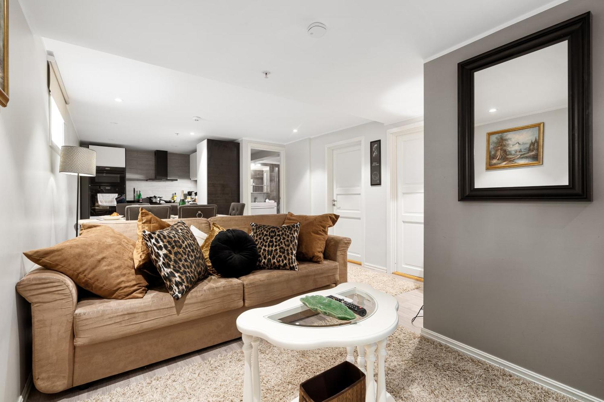 Solsiden Modern Stay: King Beds, Private Entry Trondheim Exterior photo