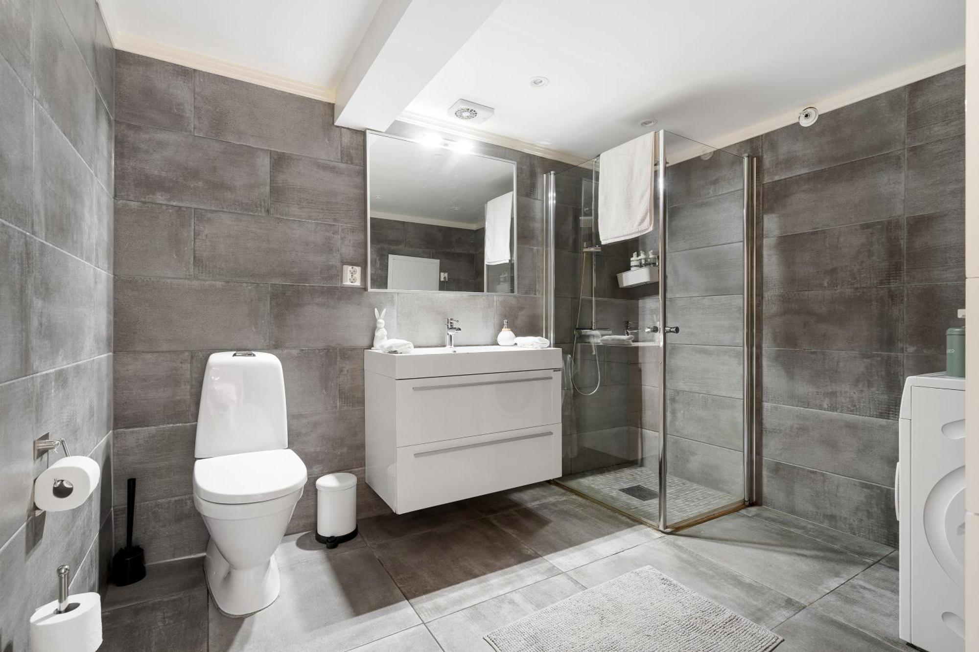 Solsiden Modern Stay: King Beds, Private Entry Trondheim Exterior photo